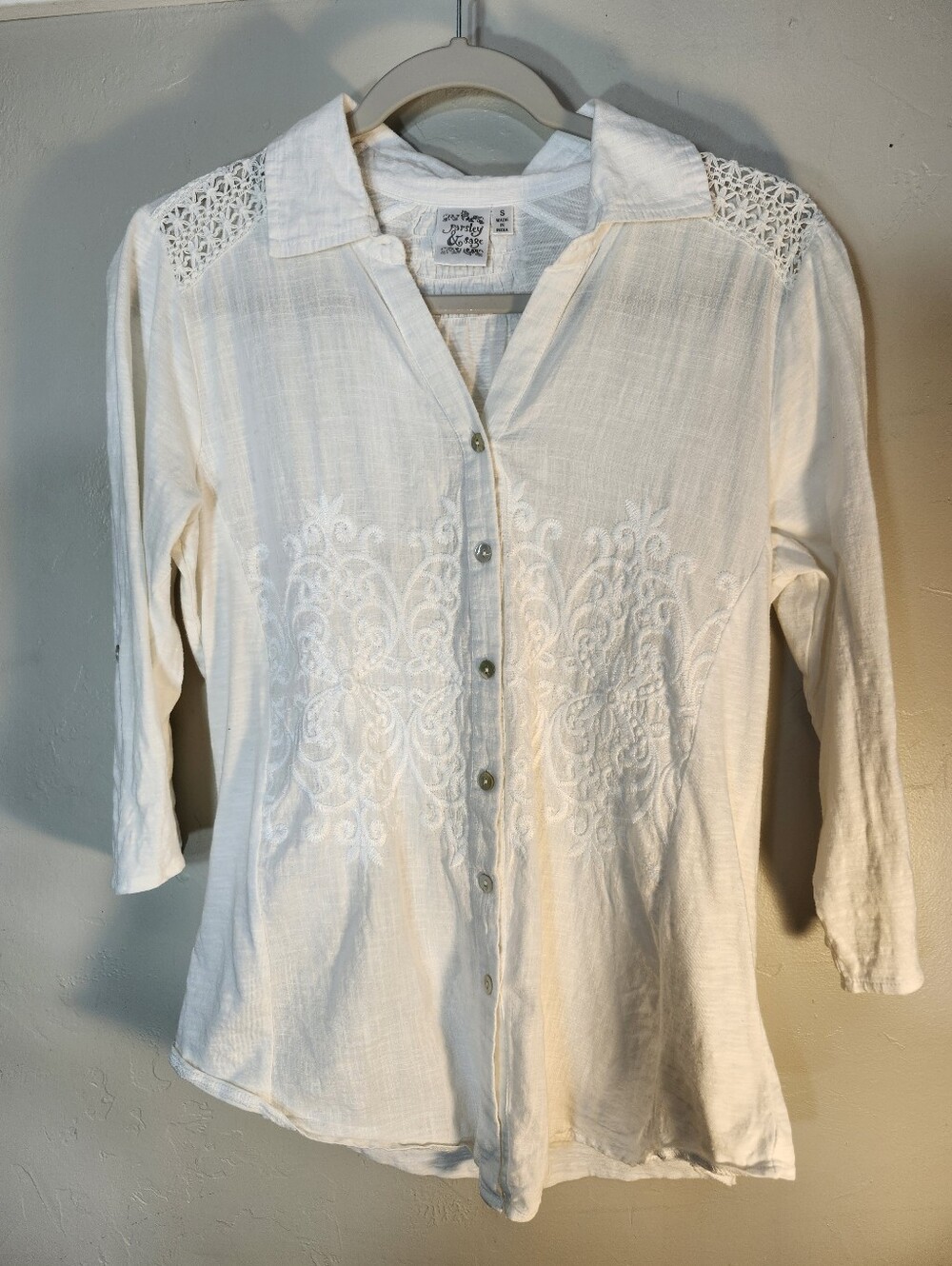 Parsley & Sage White Embroidered Button-Down Shirt